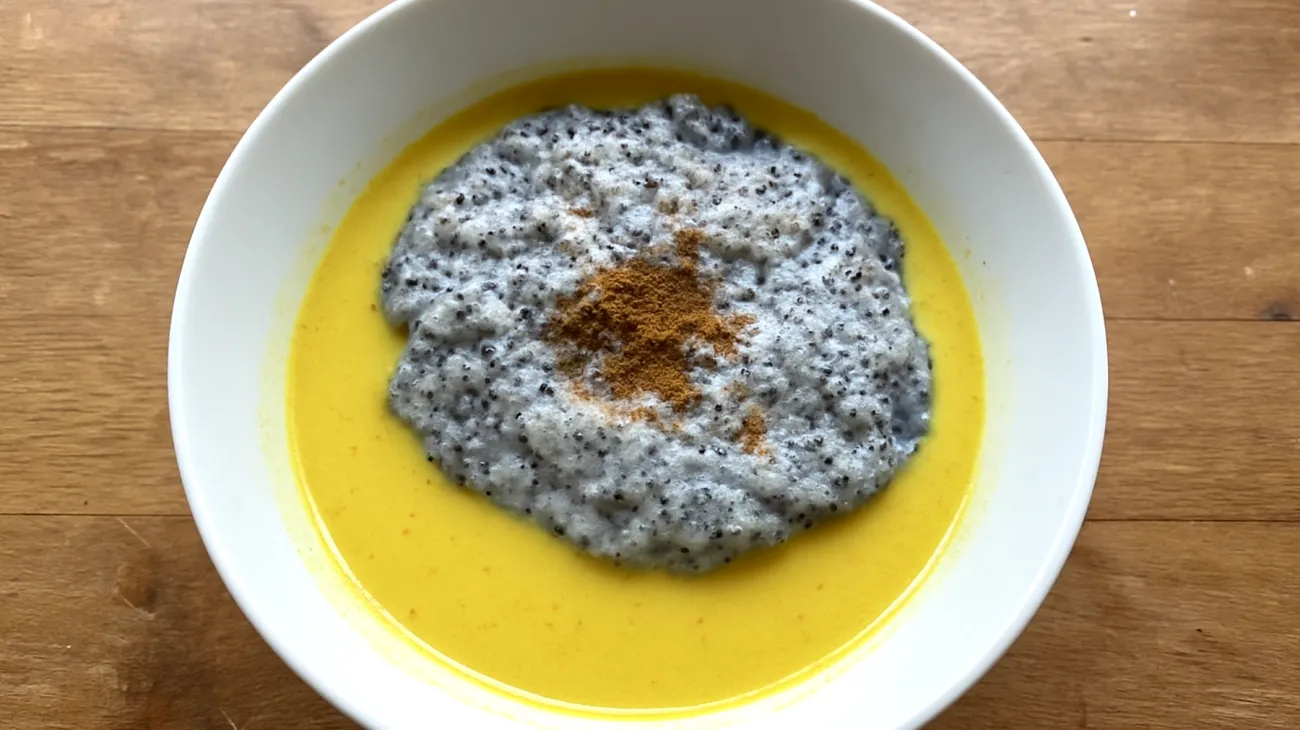 Goldene Milch mit Mohnsamenbrei (Warme Kurkuma-Mohn-Bowlе)"